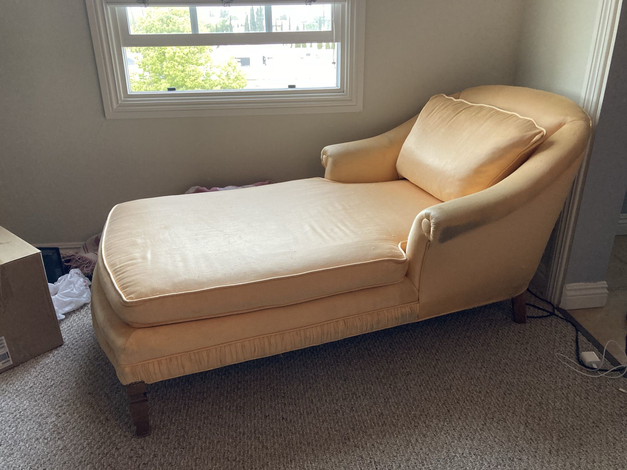 Peach Chaise Lounge Chair Comfy Small Couch Recliner Armchair Vintage