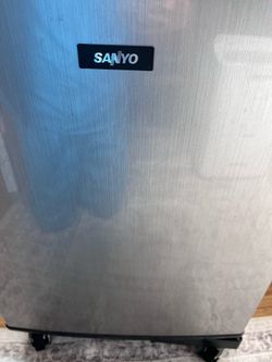 1.6 Cu.ft Mini Fridge