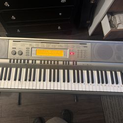 Casio WK-200 76-Key Workstation Keyboard