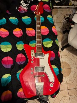 Electric Guitar (Not Free)