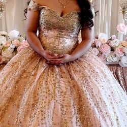 Quiceañera Dress Baby pink And Gold Size 10 It’s Adjustable From Back 