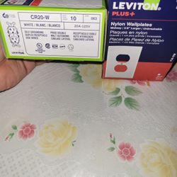 New 10 pack Leviton 20amp Receptacle and 10 pack Wallplates