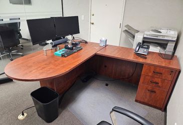 Office Desks & Chairs