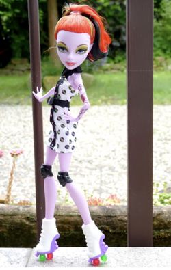 Monster High® Skultimate Roller Maze™ Operetta™ Doll
