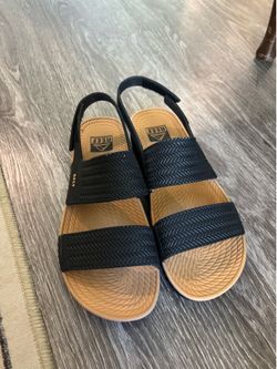 Reef sandals size 8
