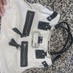 Woman’s Guess Purse Handbag Excellent 