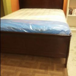Queen Size Bed///Cama Queen 