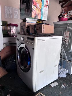 Washer & dryer set with pedestals LG
