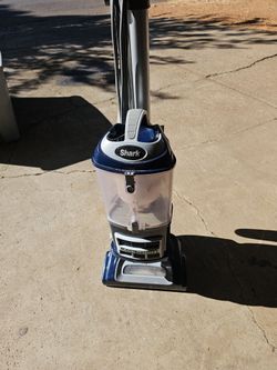 Shark LiftAway Deluxe Upright Vacuum
