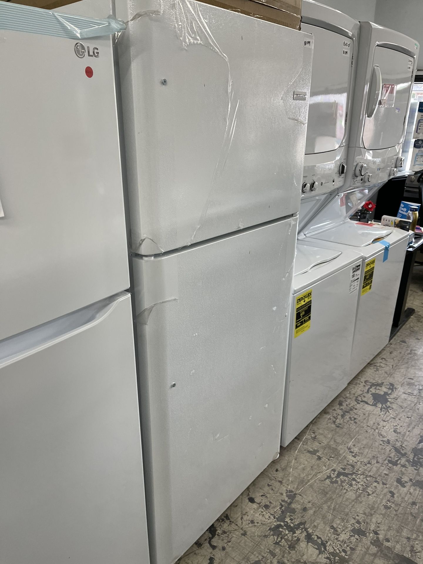 Frigidaire Top And Bottom In White New Open Box 21 Cubic Ft