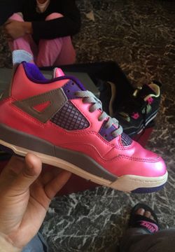 Girls Jordan’s size 1y good condition
