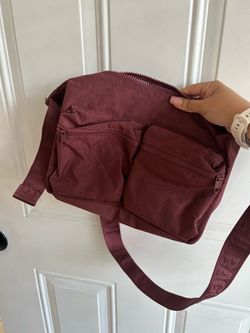 Baggu medium maroon cargo bag