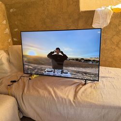 Samsung 4k 55 inch Smart TV Thin with Feet and Wall Mount