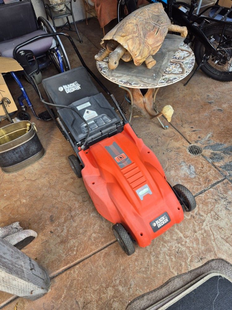 Black & Decker Electric Mower
