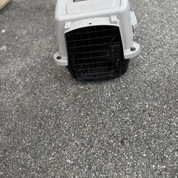 Small Dog R Cat Kennel (No Shipping)