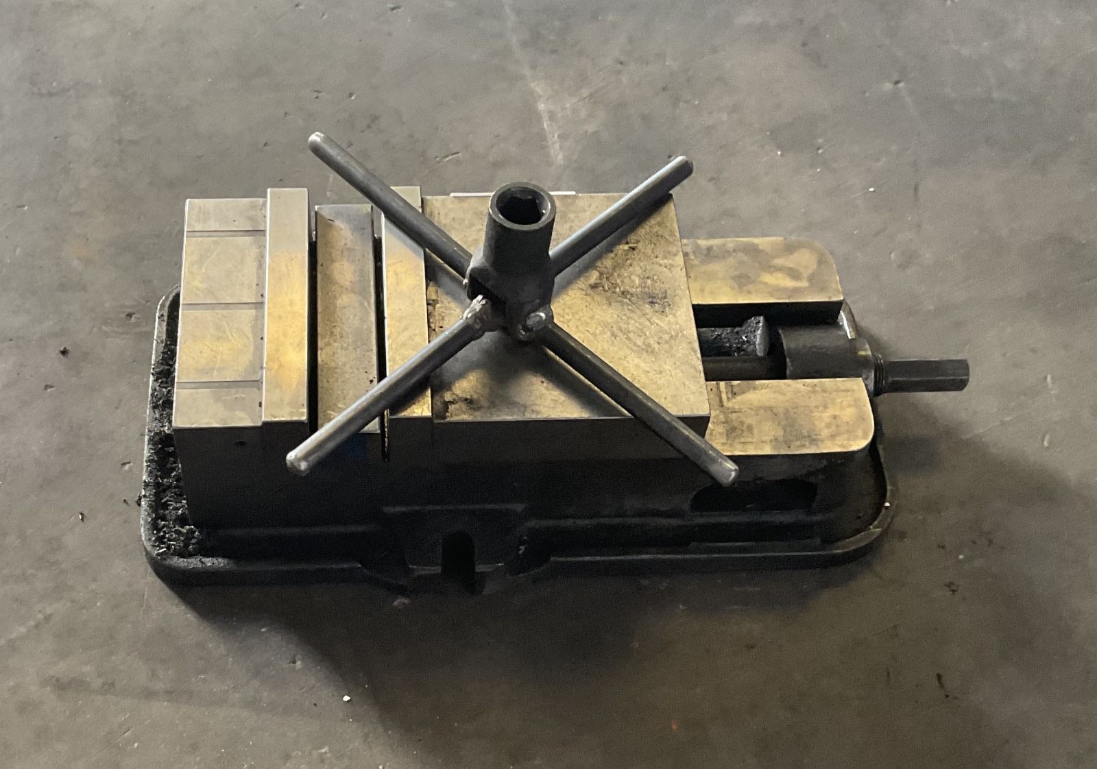 MILLING MACHINE VISE FOR MACHINE SHOP