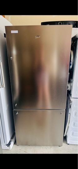 30” Bottom Freezer Refrigerator w/ Ice Maker