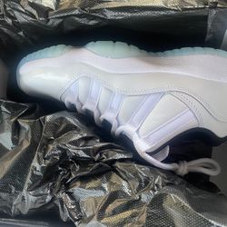 Jordan 11 Low 