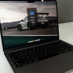 MacBook Air M3 8-Core CPU and 10-Core GPU 13" (Early 2024) 512GB SSD