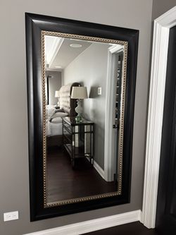 Wall mirror