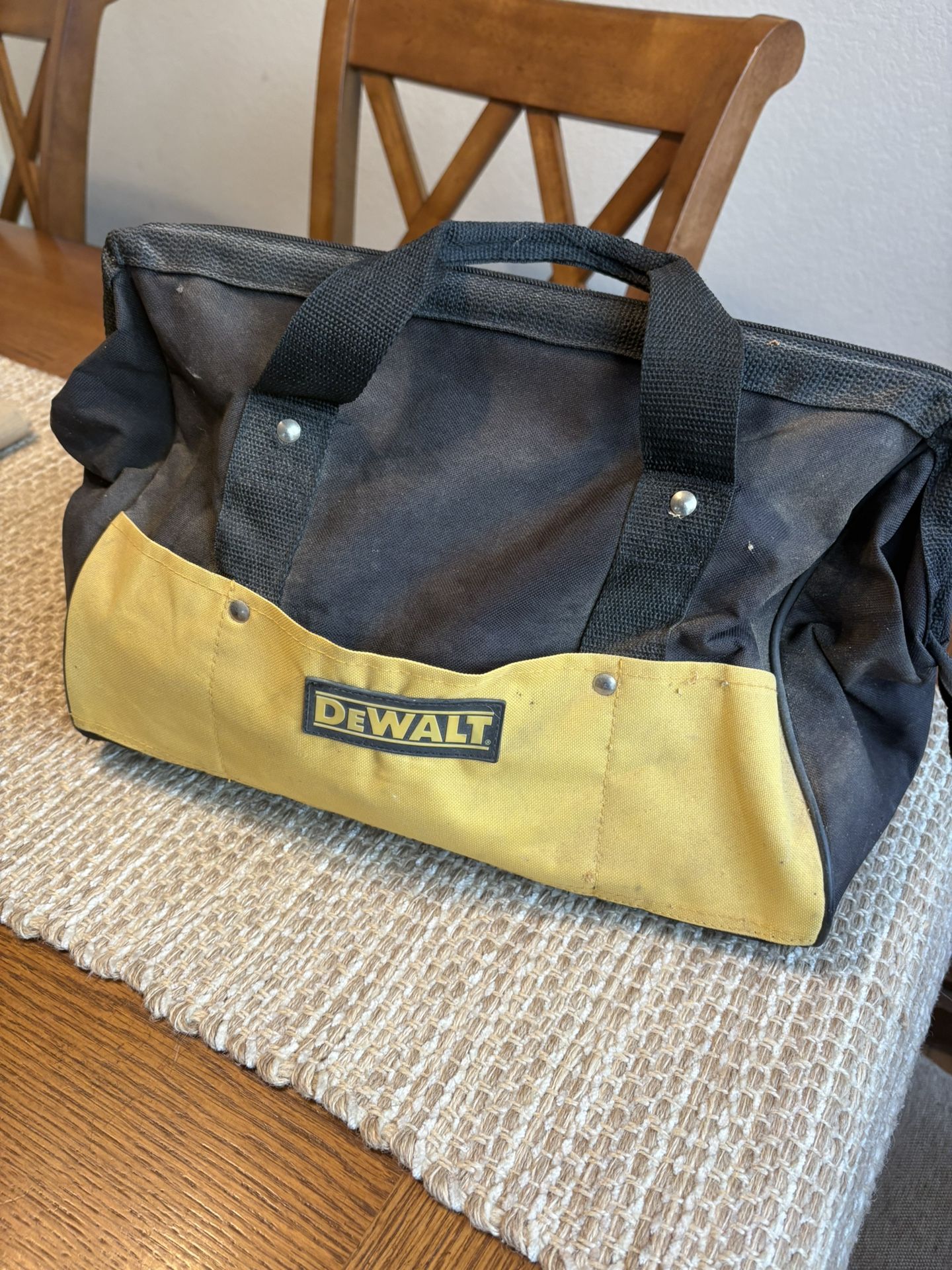 Dewalt multitool/oscillator corded with bag.