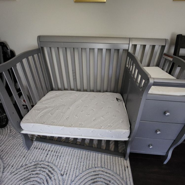 Baby Crib + Mattress 