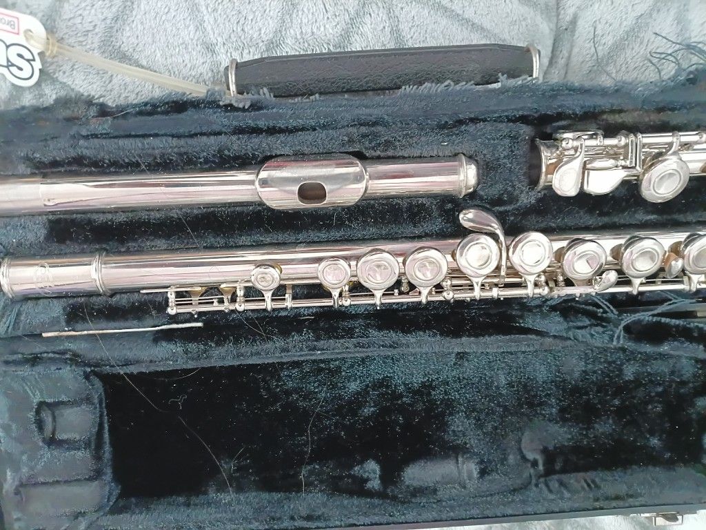 Yamaha Vito Silver Flute With Case !