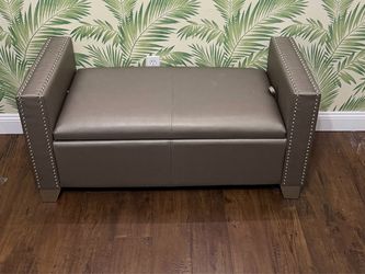 $100 Boutique Storage Ottoman – Excellent Condition