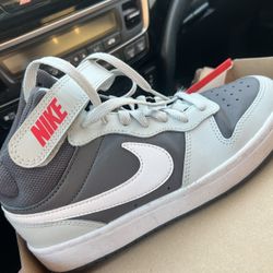 Nike Court Borough Mid 2 