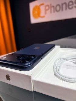 New blue iPhone 17 pro max 256gb for AT&T or Cricket only  battery 100% (0 battery cycles) comes with one year of Apple Warranty *********Spanish*****