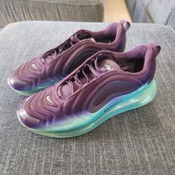 Nike Air Max 720
Grand Purple