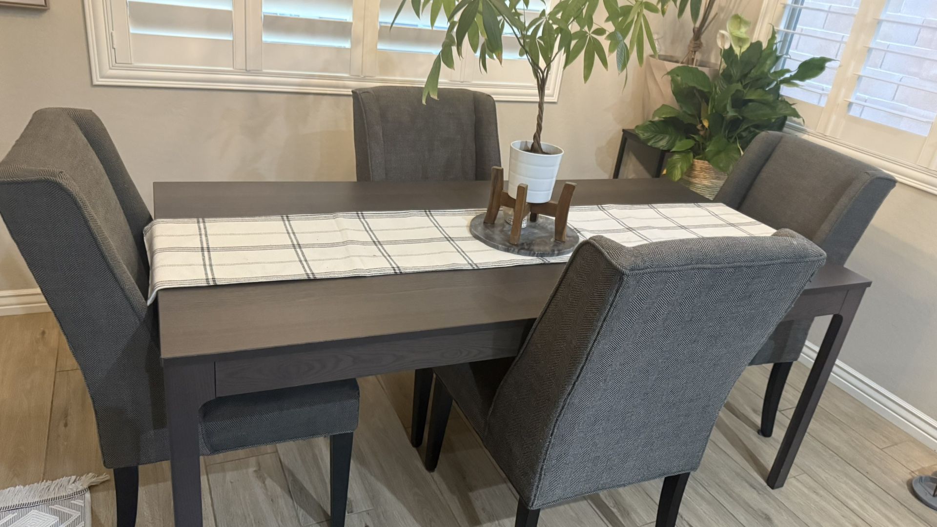 Expandable Table And Chairs