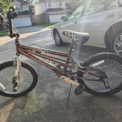 Mongoose Invert Bike with Pegs $30