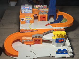 Used Mattel Hot Wheels Sto N Go Service Station Center Playset