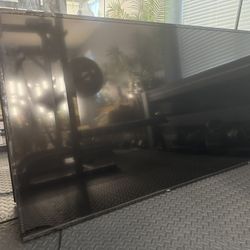 Vizio 48 inch tv  Roku tv with Roku remote