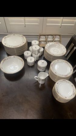 FARBERWARE 12 Setting Fine China With 22k Goldband 