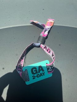 Hard summer Sunday wristband