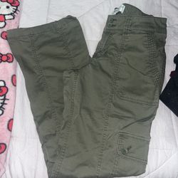 Hollister Mid-Rise Relaxed Olive Flared Pants Size 4