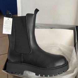 Black Boots 