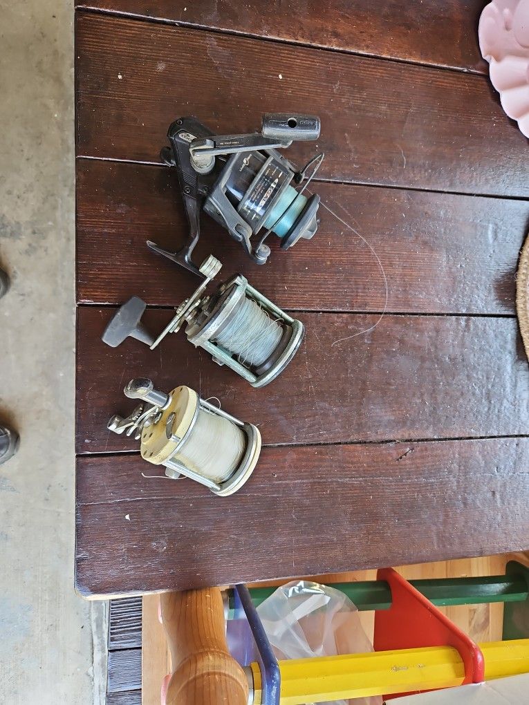 3 Fishing Reels