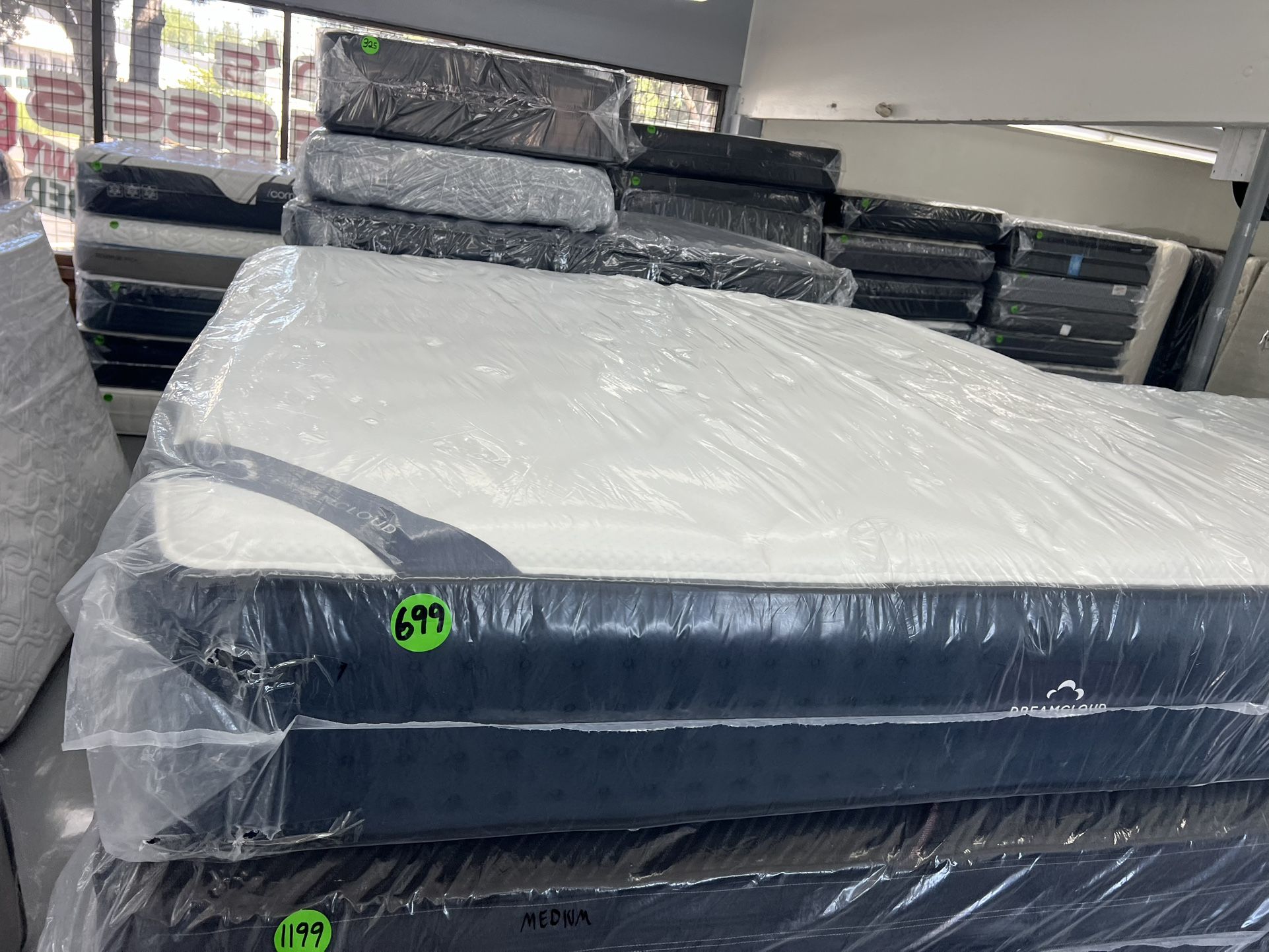KING SIZE DREAMCLOUD MATTRESS & BOX SPRINGS BED SET
