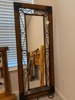 Beautiful standard mirror asking $100