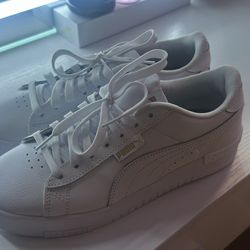 Woman puma shoes 