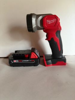 Milwaukee M18 Flashlight with 2.0Ah Battery