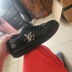 Luis Vuitton Sneakers Brand New 9.5