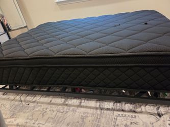 Full size floating frame with mattress