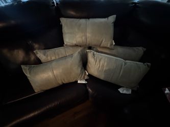 Accent /decorative pillows