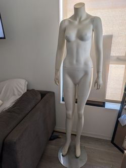 Female display mannequin DTLA