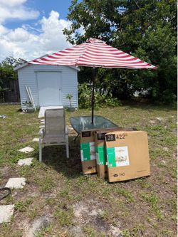 Outdoor patio set w/ umbrella