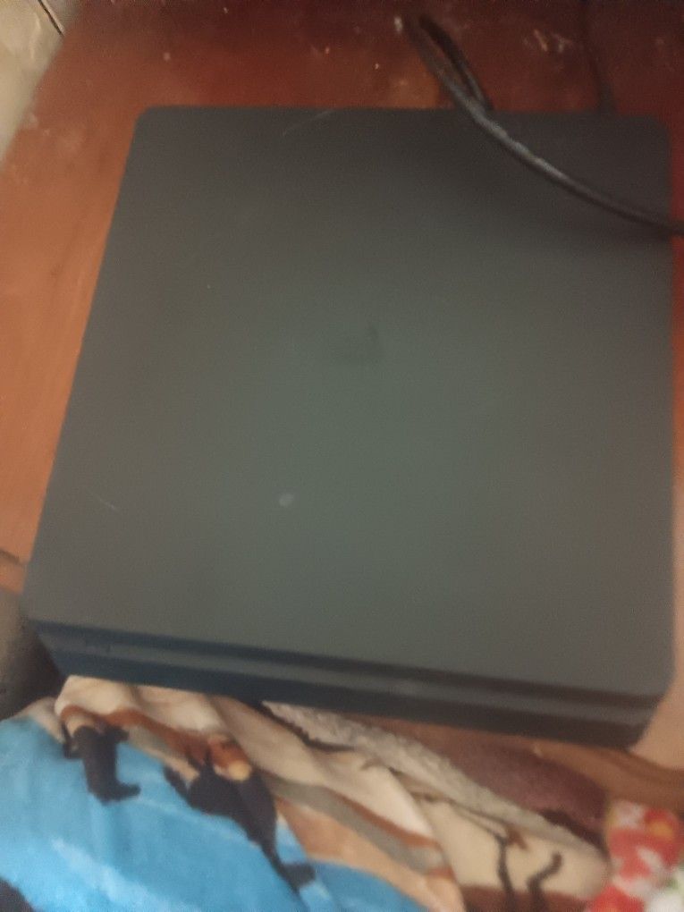 PS4 With 2 Controllers